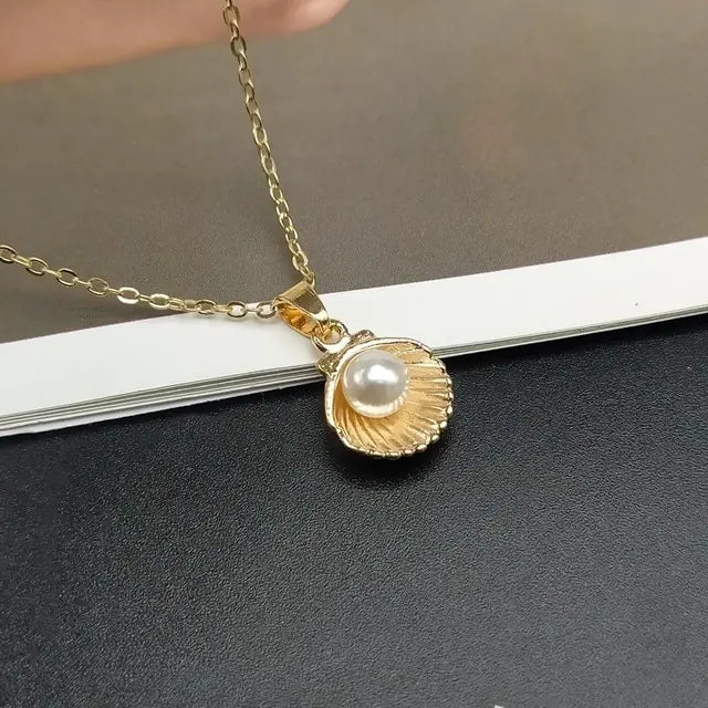 Shell Pearl Pendant - Gold/Silver