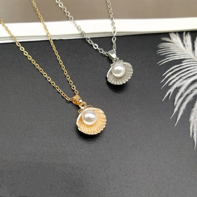 Shell Pearl Pendant - Gold/Silver